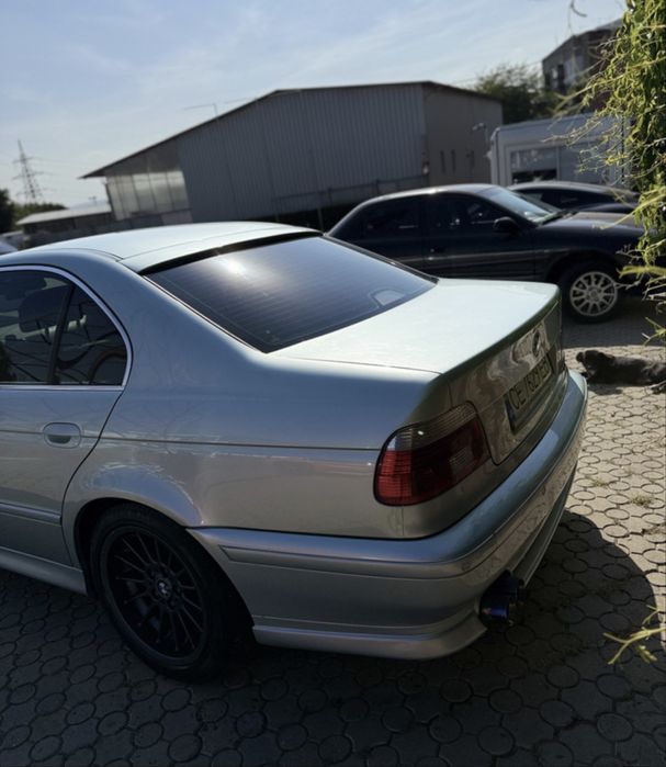 BMW E39, газ/бенз, ГБО 4, автомат, мультимедіа, дуже гарний стан.