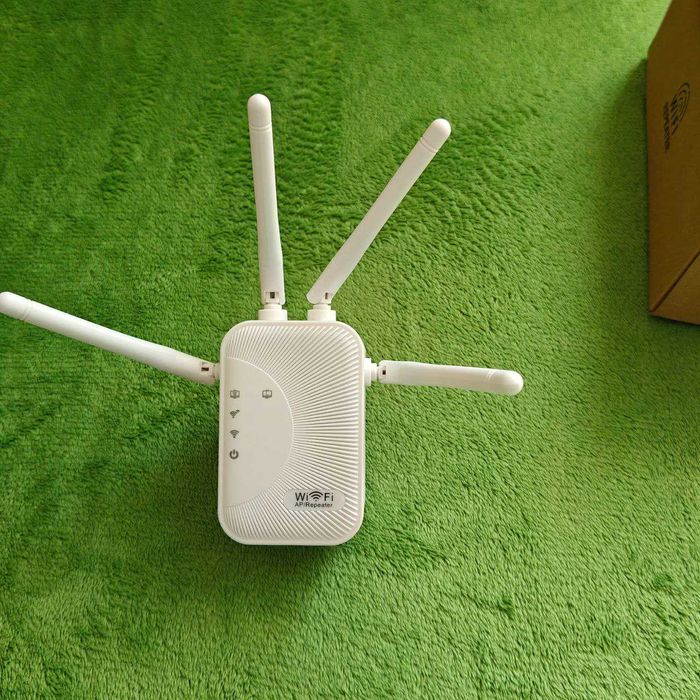Повторитель сигнала Репитер Repeater Усилитель WI-FI сигнала Белый.