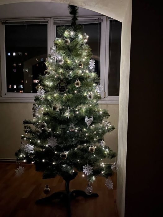 Штучна новорічна ялинка
