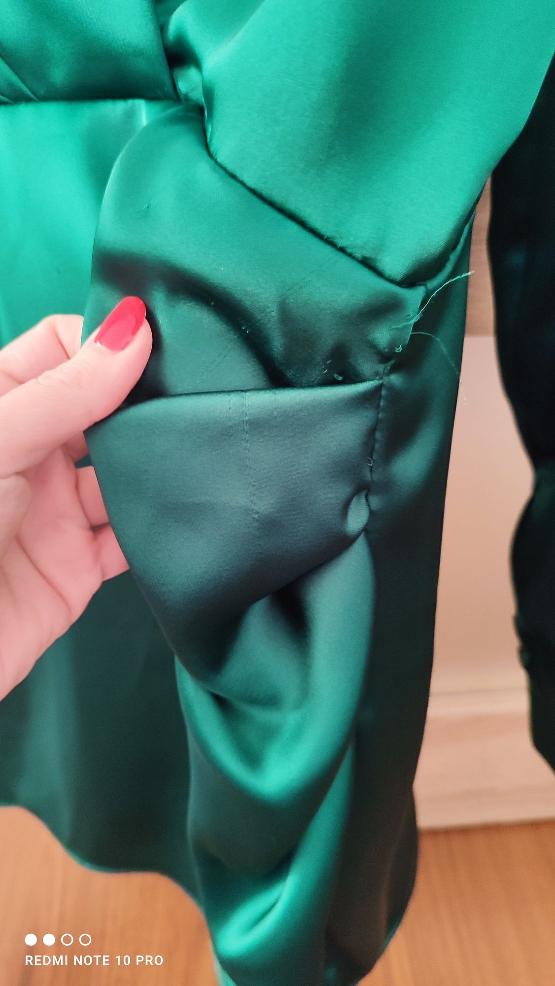 Śliczna sukienka satynowa Zara zielona Pinterest viralowa koktajlowa