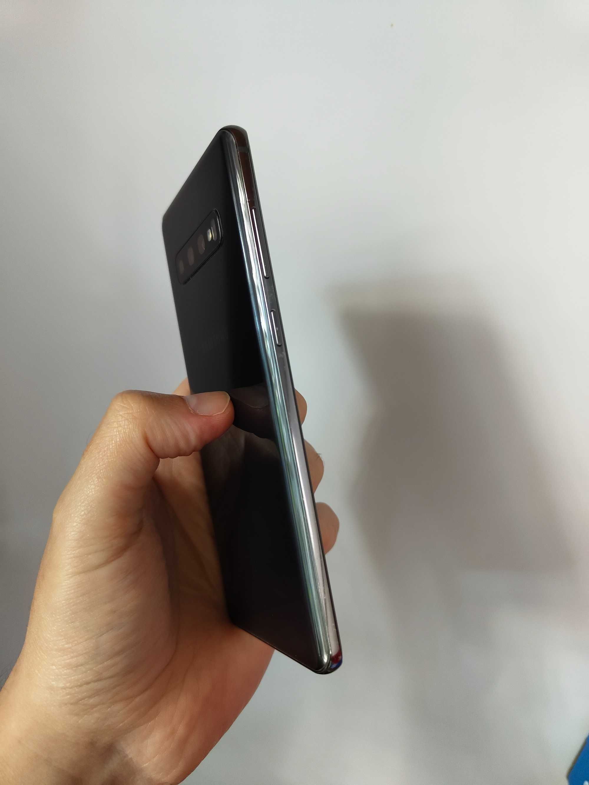 Samsung Galaxy s10+ SM-G9750 DS 8/128Gb Идеал