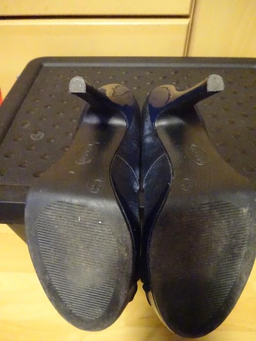 Deichmann / szpilki / lśniące / falbana / odkryty palec / 36