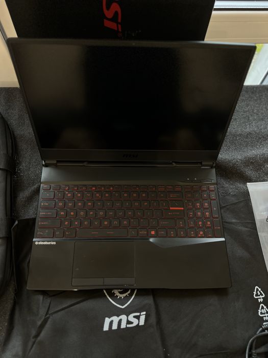 Laptop MSI GL65 9SD-220XPL I7-9750H/8GB/512GB/GTX1660TI