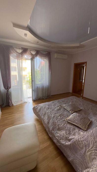 Оренда чудового будинку з басейном