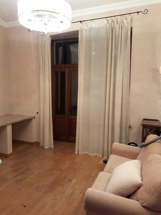 Подол, Андреевский спускск 2в, статусный дом, высокие потолки