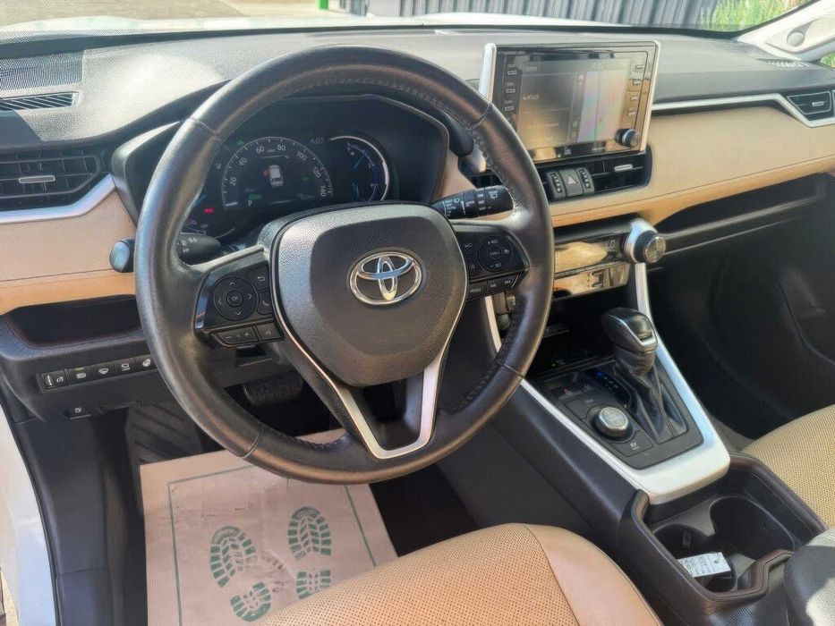 Toyota RAV4 Hybrid Limited      2021