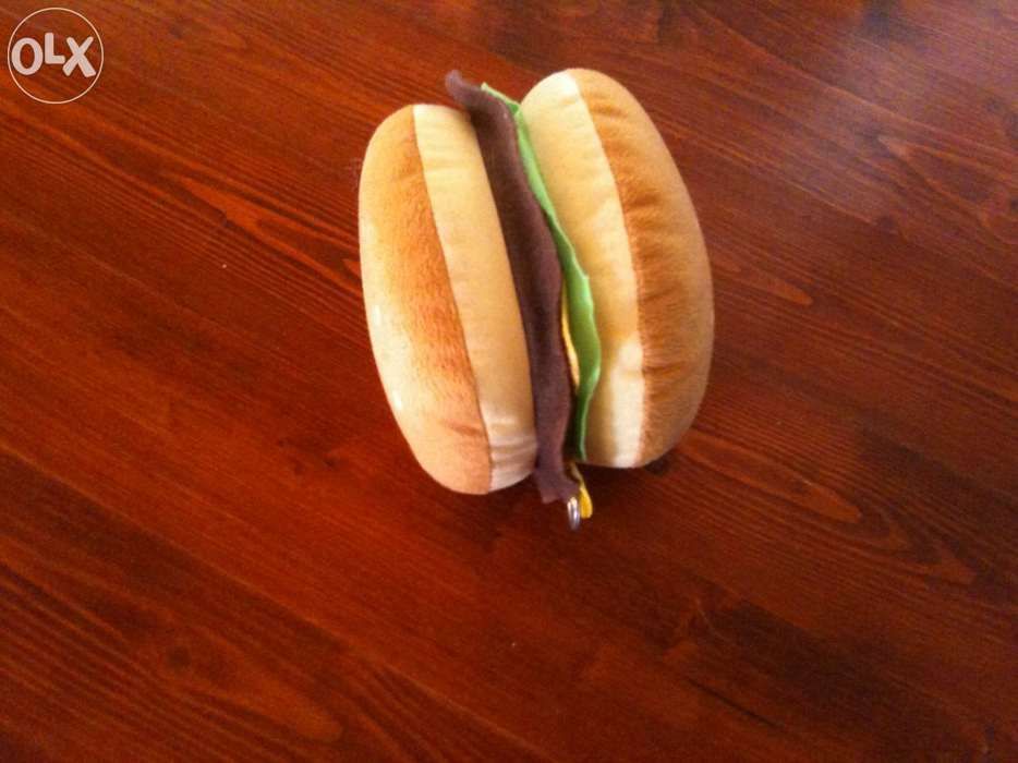 Porta- CD's em forma da hamburguer