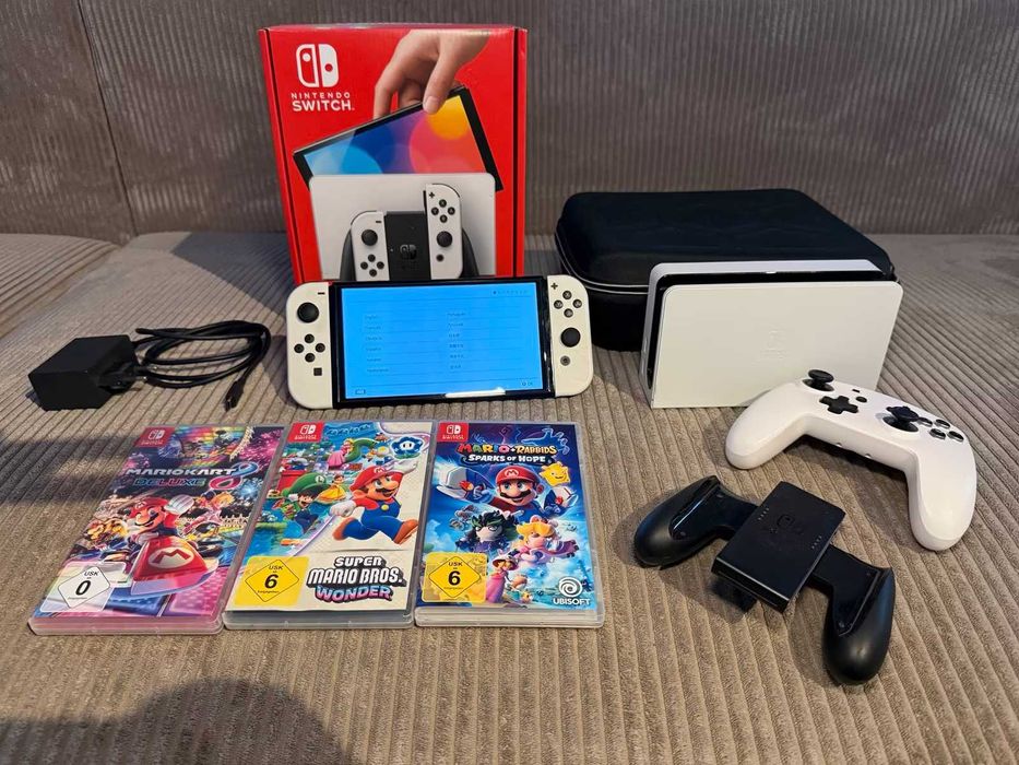Konsola Nintendo Switch OLED 256GB 3 gry 2 kontrolery