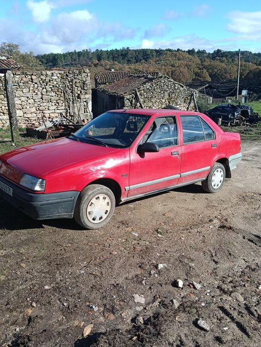 Vendo carro em bom estado tudo direitinho