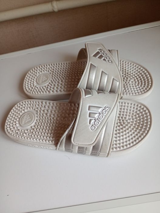 Шльопанці Адідас на дівчинку