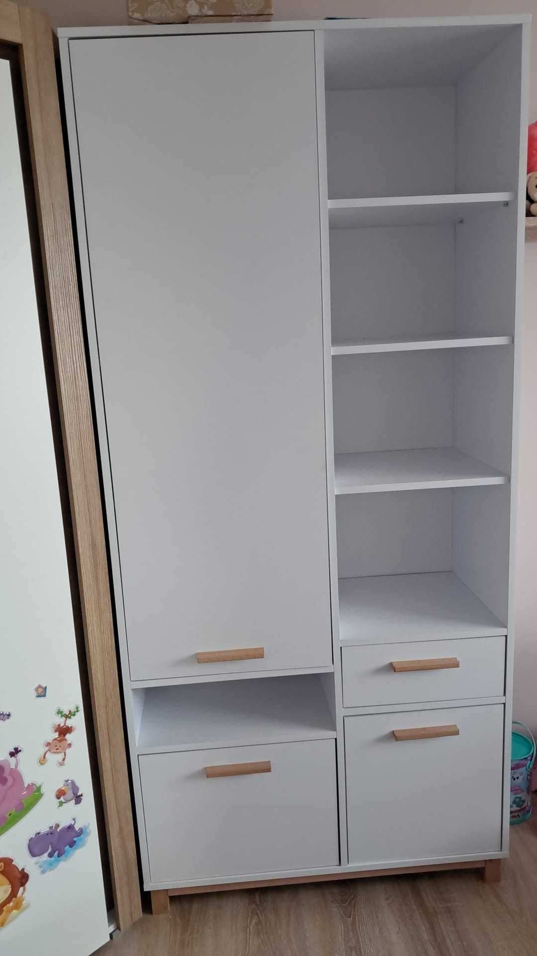 Regał z szufladą biały z dodatkami drewna