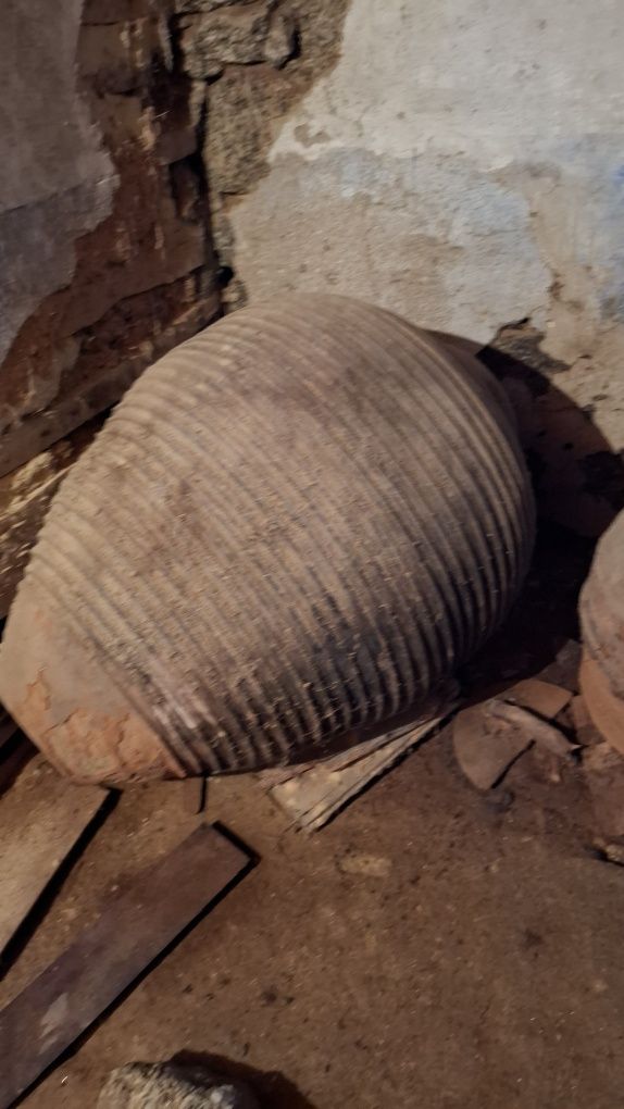 Potes em barro antigos