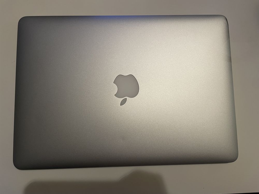 Apple MacBook Air 2015 A1466 Intel Graphics 6000 i7/8GB/240GB laptop
