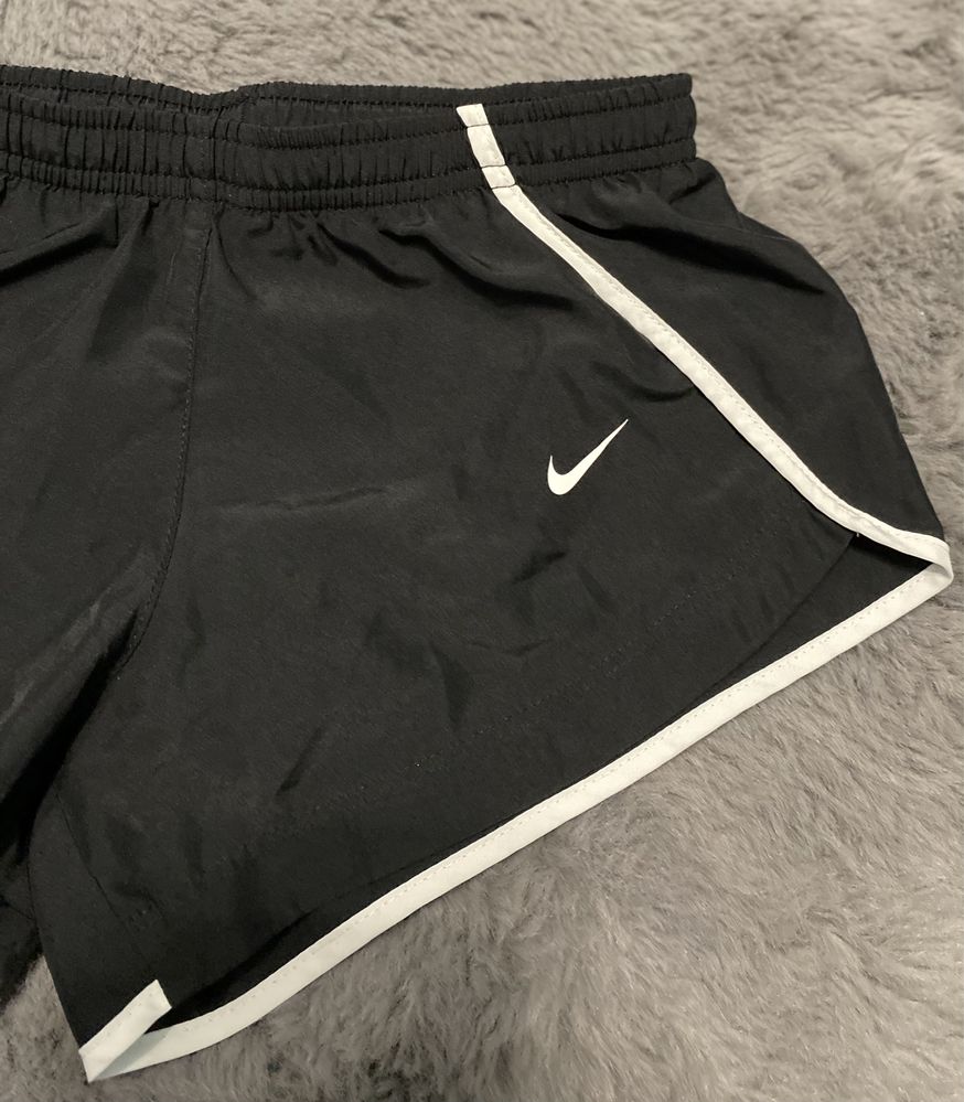 Nike Dri-fit  spodenki rozmiar 128-135 cm