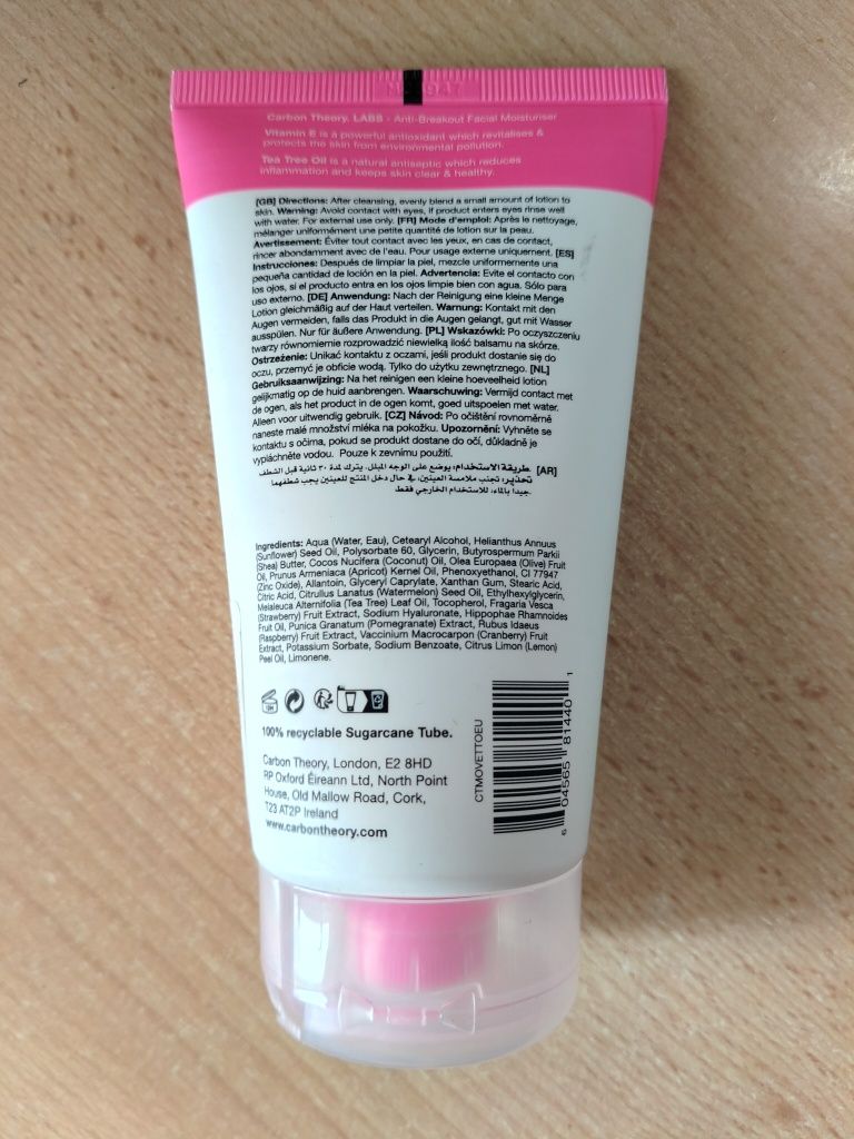 Carbon Theory Krem do twarzy nawilżający 100 ml (op. lekko uszkodzone)