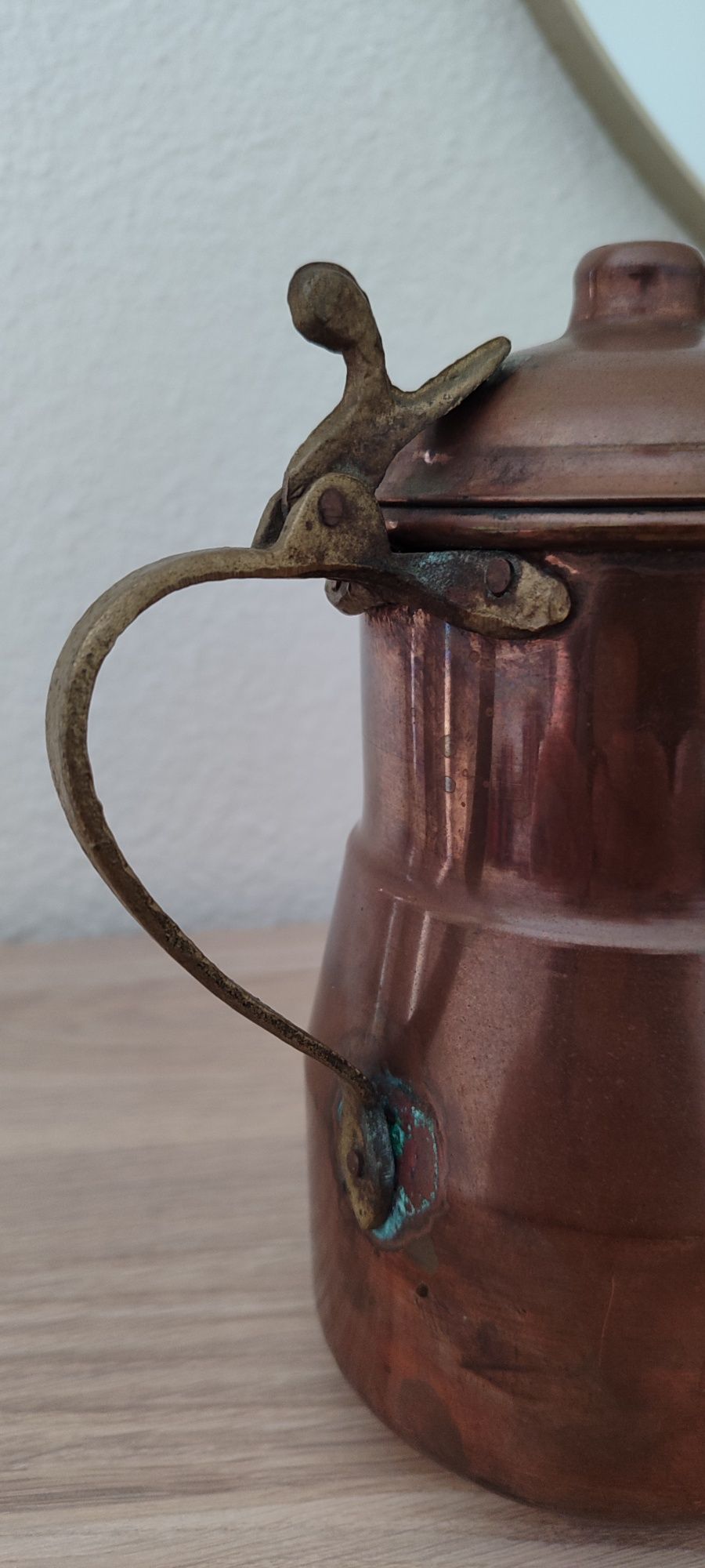 Cafeteira antiga em cobre