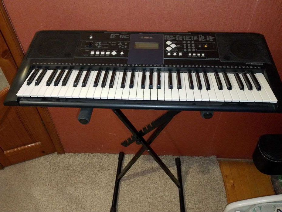 Продам синтезатор Yamaha psr E333