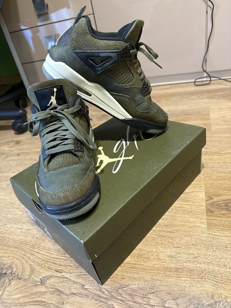 Air Jordan 4 olive