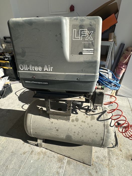 Vendo compressor Atlas Copco 100L (oil free air)