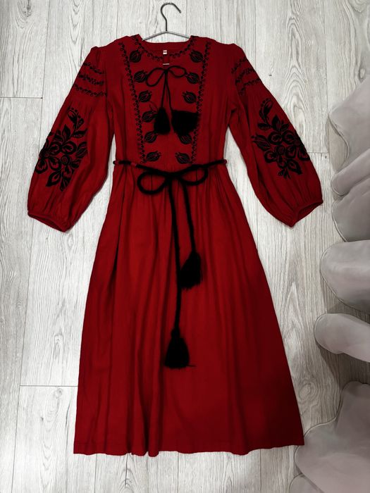 Червона сукня-вишиванка