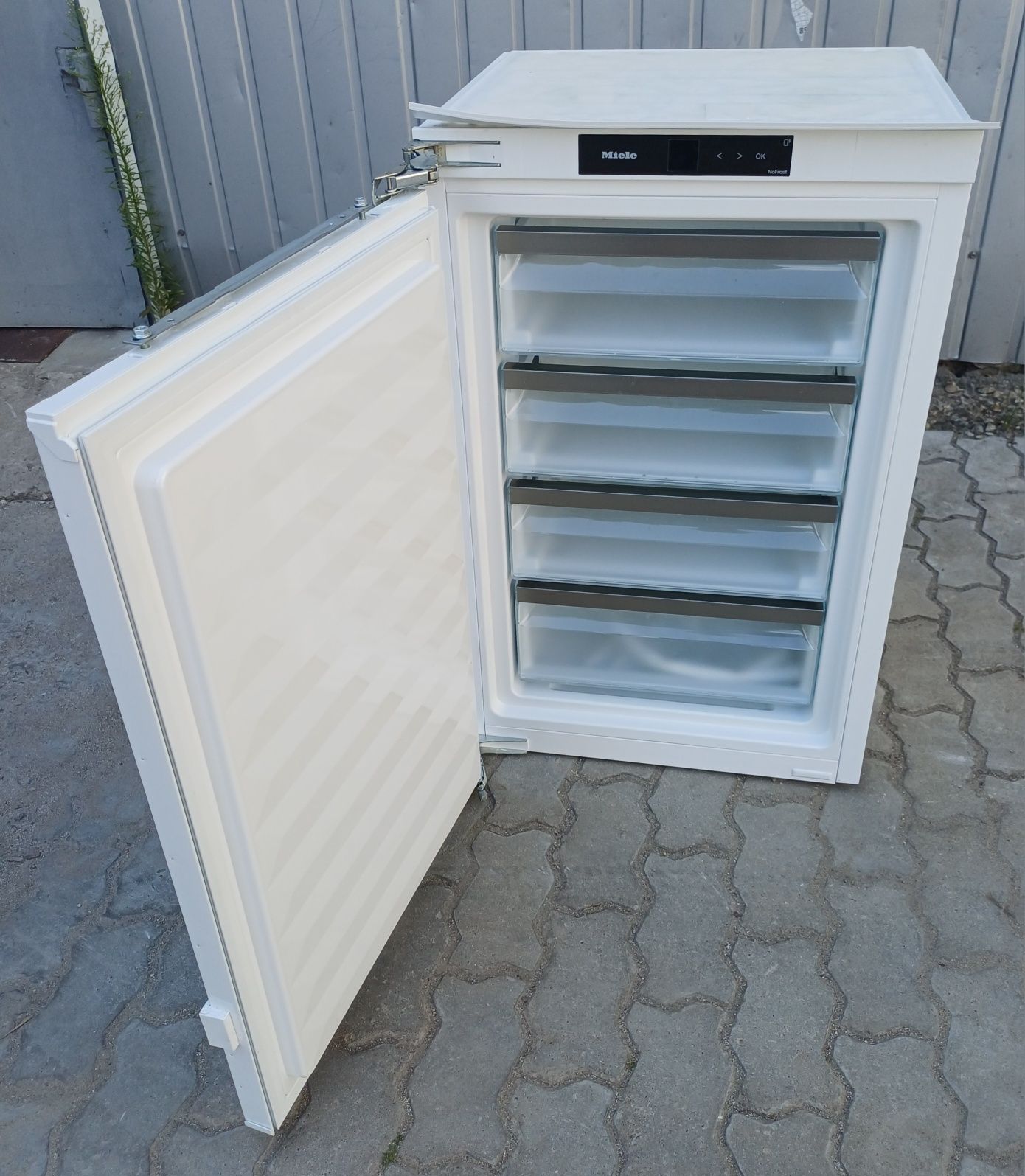 Вбудована морозильна камера Міле Miele FNS7140C no Frost 2025 р