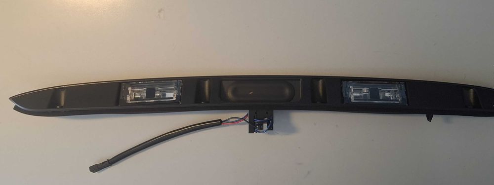 Pega de tampa da bagageira BMW 3. negro - EAN 5902048216588