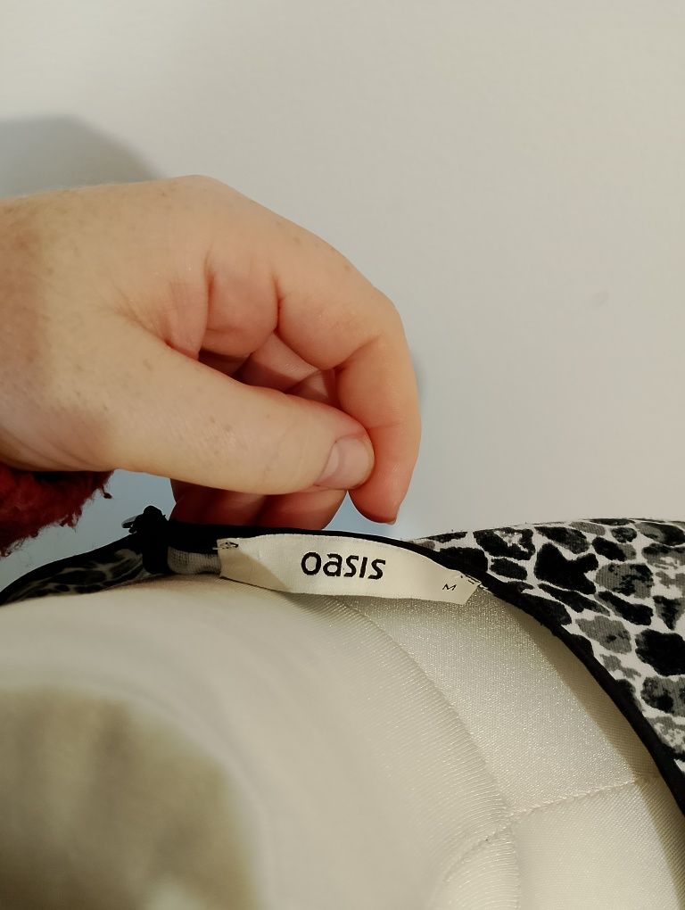 Bluzka na ramiączkach z baskinką rozm M