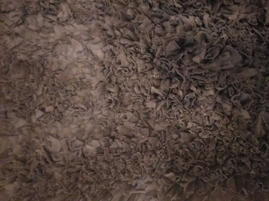 Tapete castanho em fio de trapo
