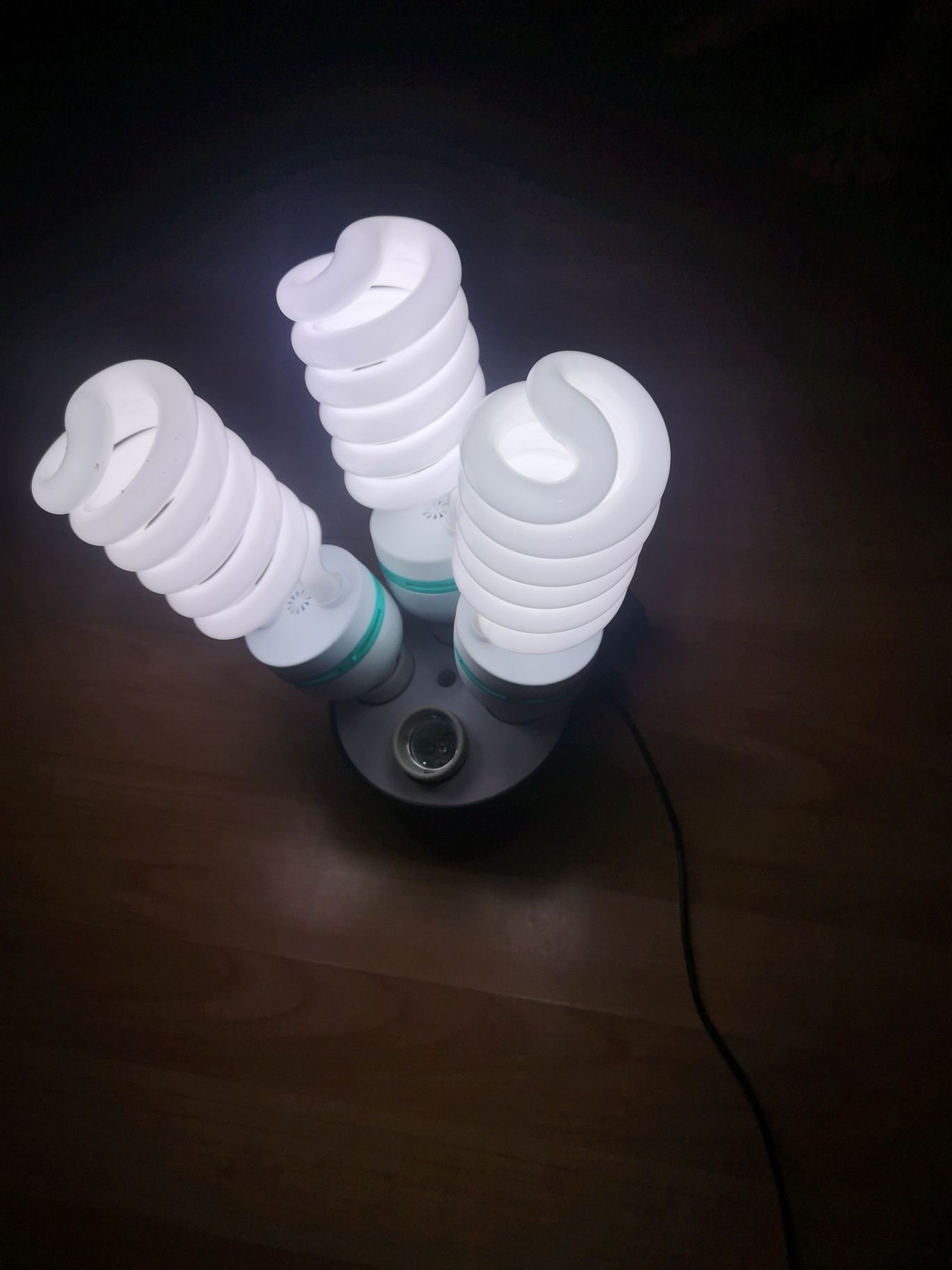 Klosz super lamp holder i trzy  żarówki spiralne