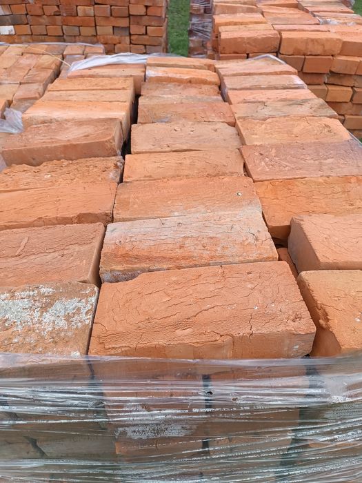 Cegła z polskiej cegielni Kotliska.