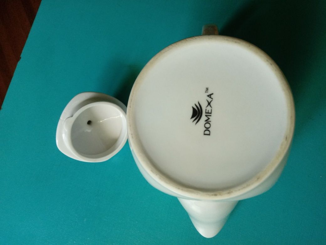 Porcelanowy dzbanek Domexa; 20cm wysokości