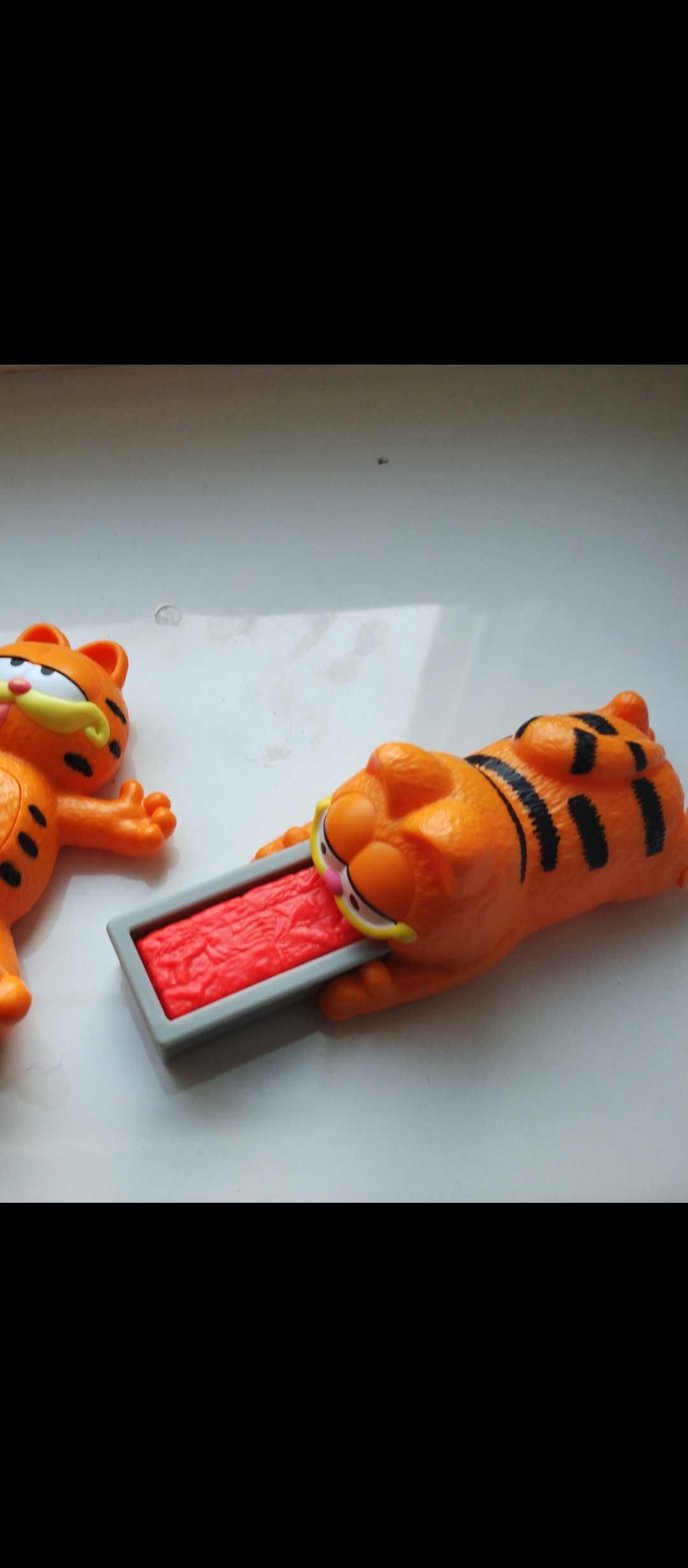 3x Kolekcjonerska figurka kot Garfield PAWS.
Wysokość -9 cm.
