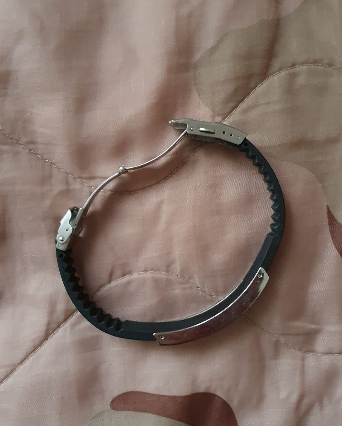 Pulseira para homem - Borracha e aço inoxidável