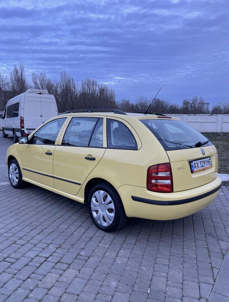 SKODA FABIA 2004 1.4 л