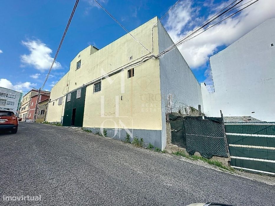 Armazém Industrial 950 M2 | São João Da Talha (Santa Iria De Azoia)