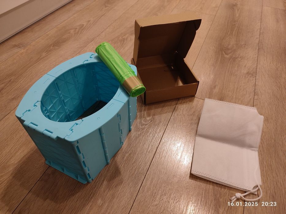 Nowa niebieska składana przenośna toaleta nocnik