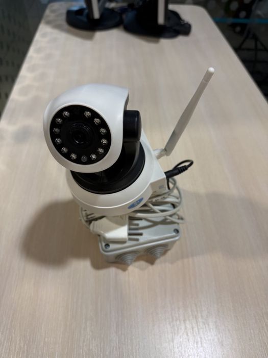 Поворотная IP Camera с Wi-Fi видеонаблюдение, ночная съемка