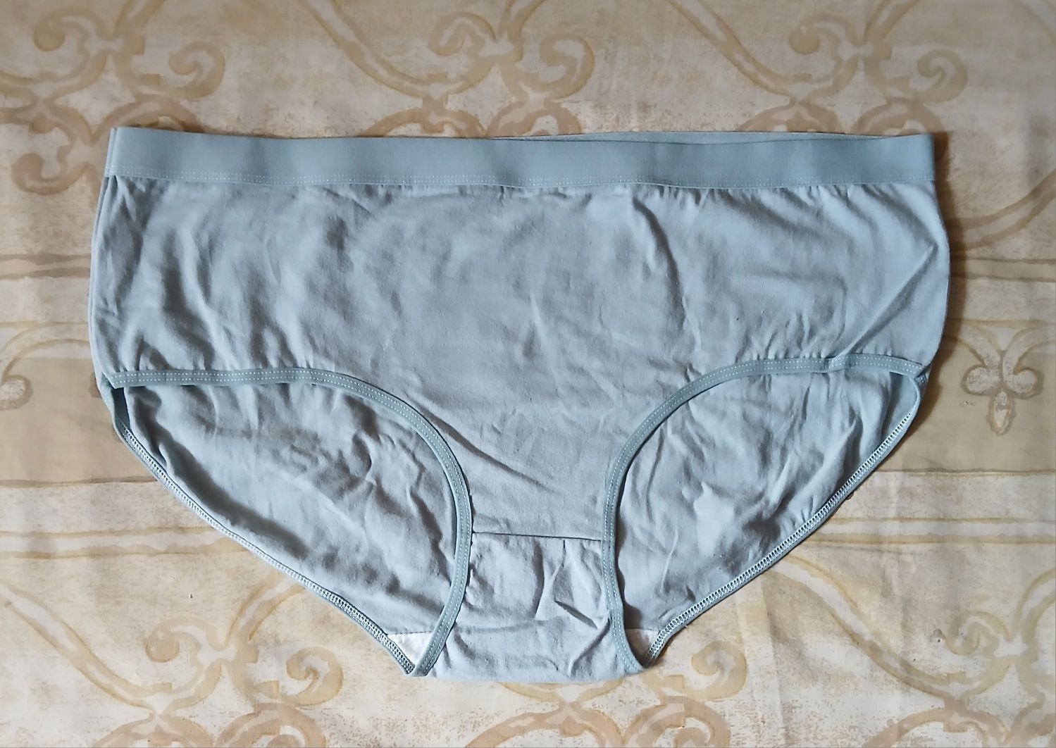 Продам женские трусы 58 размера