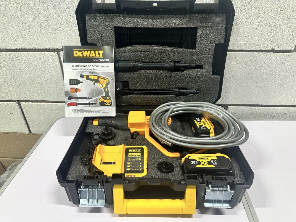 Акуиуляторна мини мойка DeWalt DCPW550В