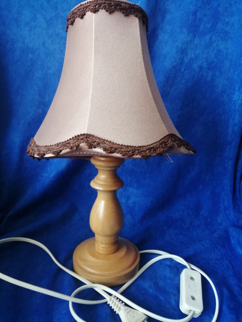 Lampa stołowa z abazurem