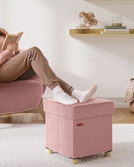 Różowa welurowa pufa ze schowkiem
