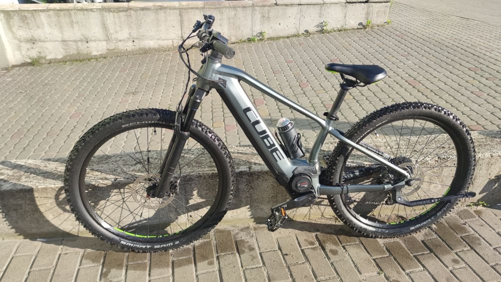 Електровелосипед Cube, колеса 27.5, рама S
