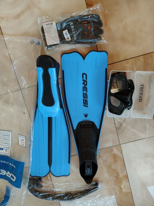 Костюм для дайвінгу Abysstar з ластами,рукавичками,маскою і трубкою