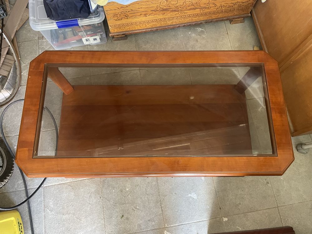 Mesa em cerejeira com tampo de vidro
