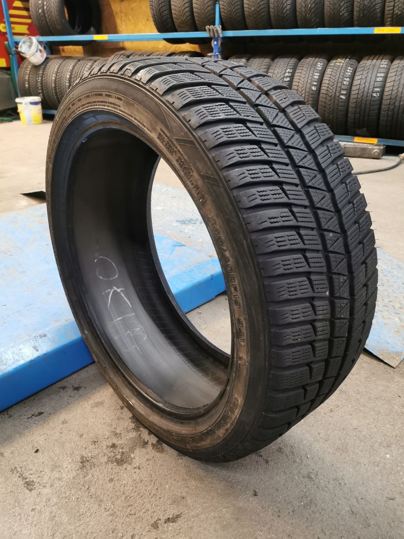 Opona 245/40R19 94V Falken HS449 EuroWinter #138