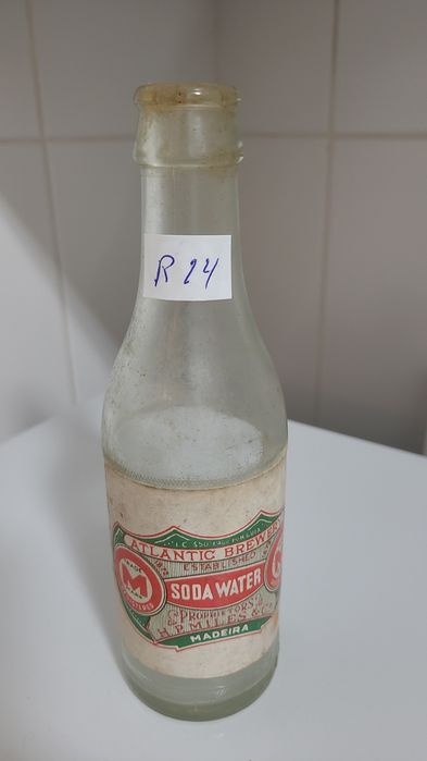 Antiga garrafa c/rótulo de papel (Soda Water), engarrafado na Madeira