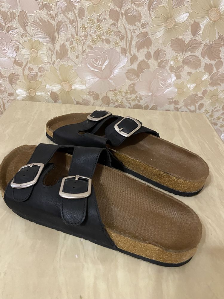 Шльопанці, босоніжки, сандалі не Birkenstock  38