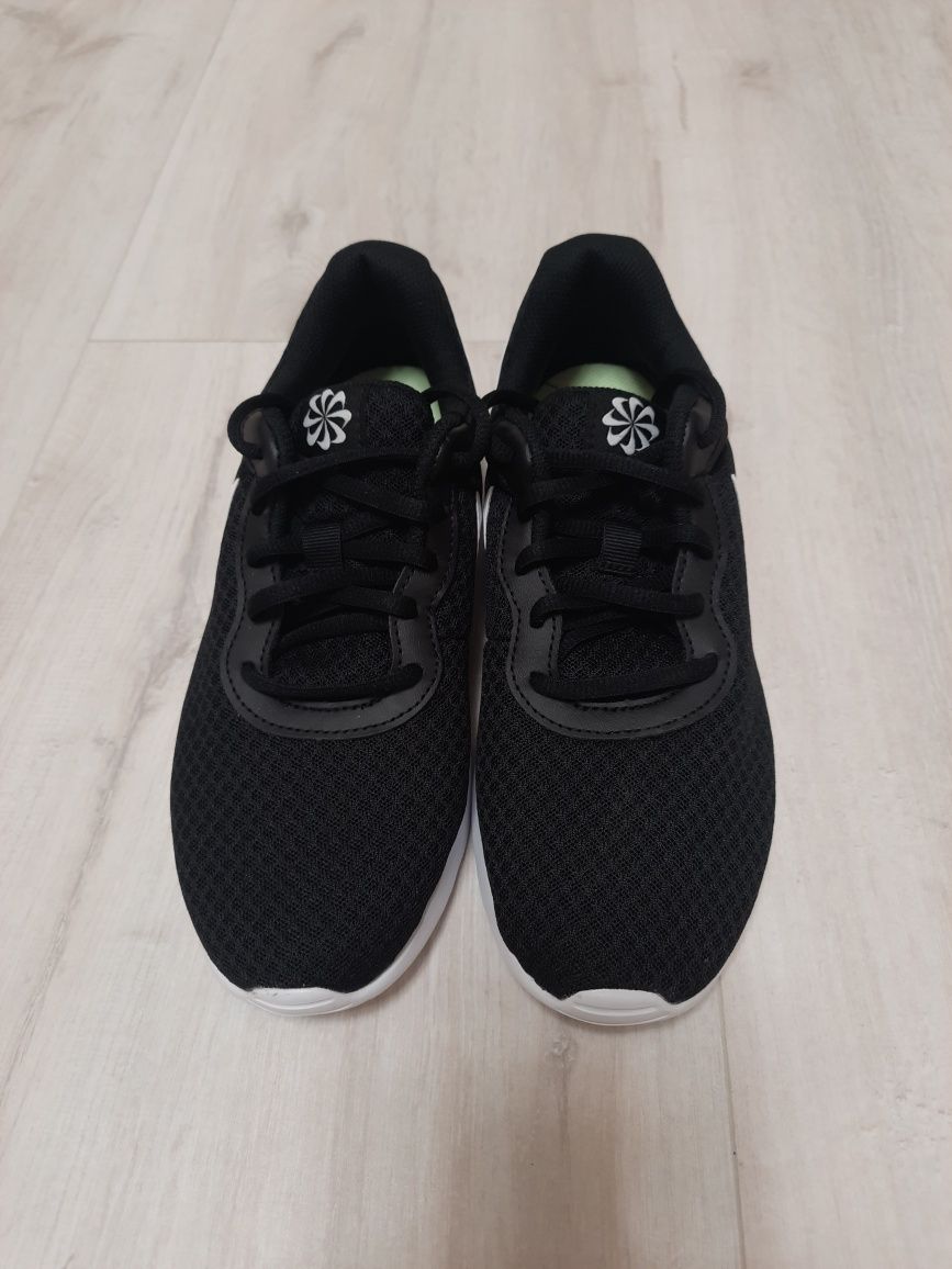 Жіночі оригінальні кросівки Nike Tanjun (DJ6258-003)
