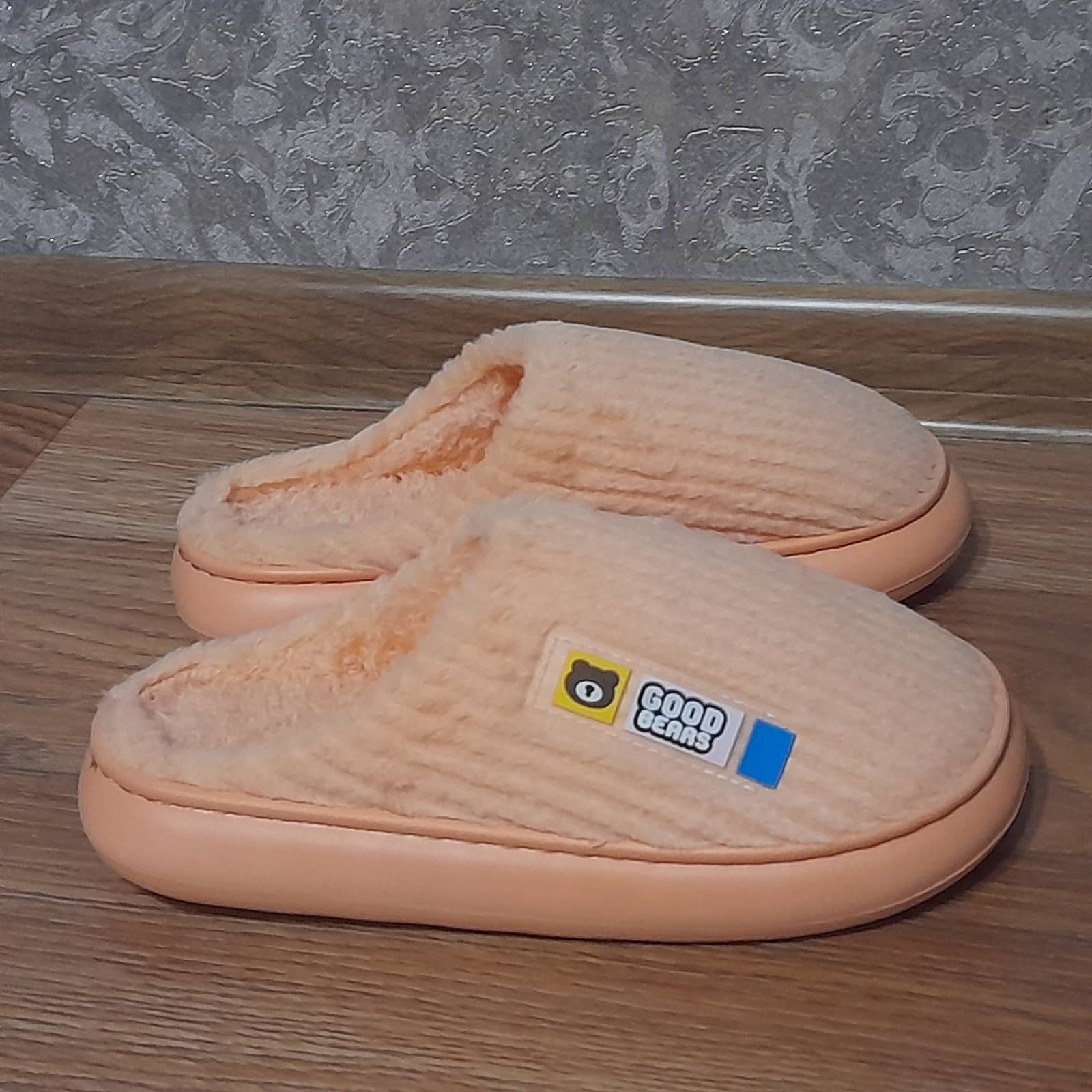 Тапочки женские .
