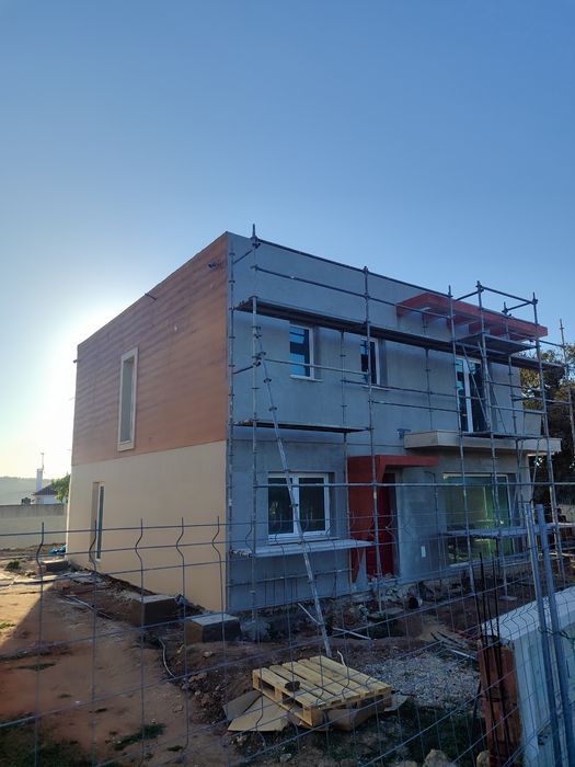 Trabalhamos com(handman,telhados,pintura,pavimento,faixadas, reparação